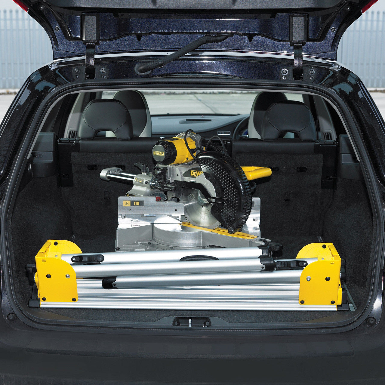 Dewalt Heavy Duty Mitre Saw Stand Extends Up 2.6m Capacity 227kg DE7033