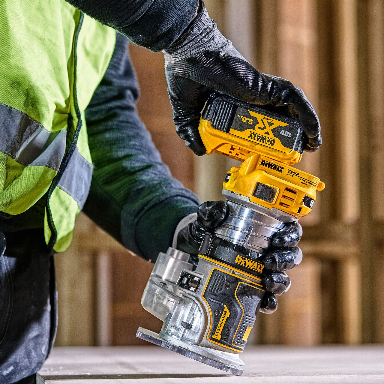 Dewalt 18V XR 1/4" Brushless Router Plus Extra Base Body Only T-Stak DCW604NT