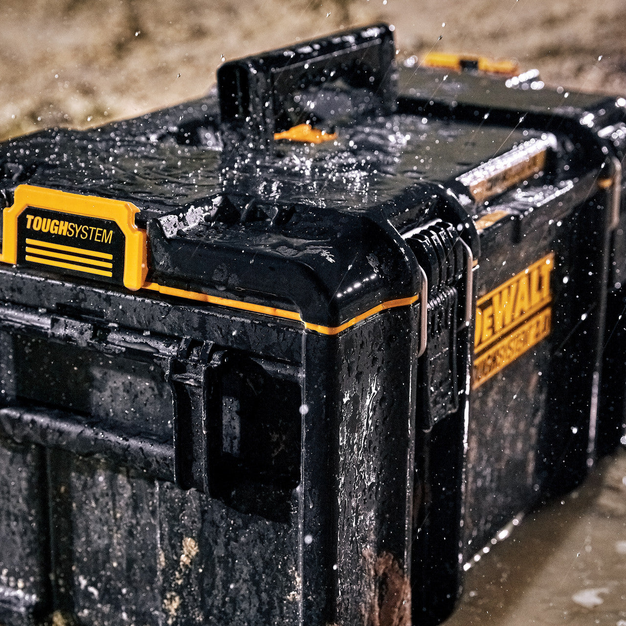 Dewalt DS300 ToughSystem 2.0 Tool Box Tracker Ready & Auto Latches DWST83294-1