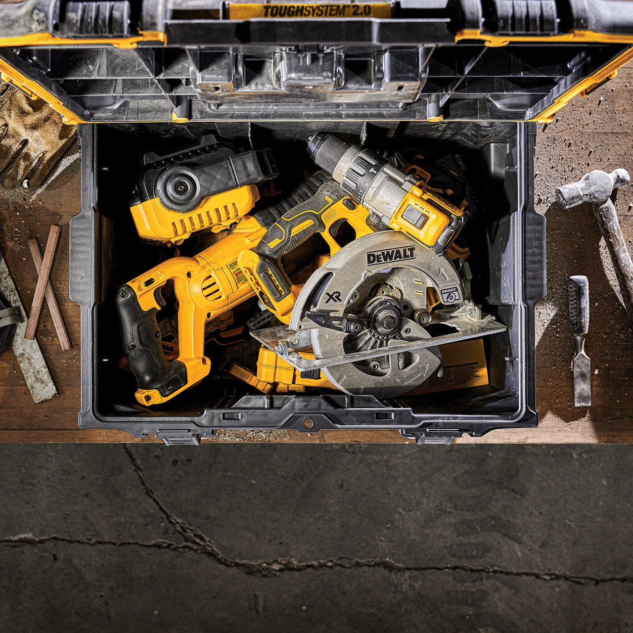 Dewalt DS400 ToughSystem 2.0 Tool Box Tracker Ready & Auto Latches DWST83342-1