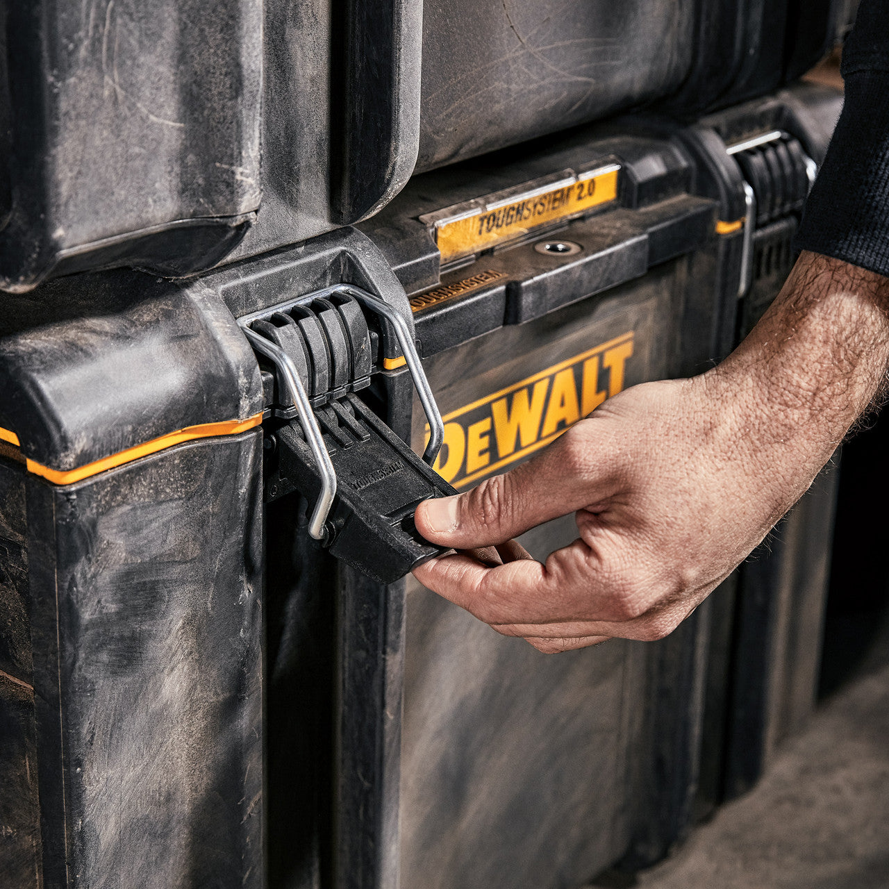 Dewalt DS400 ToughSystem 2.0 Tool Box Tracker Ready & Auto Latches DWST83342-1