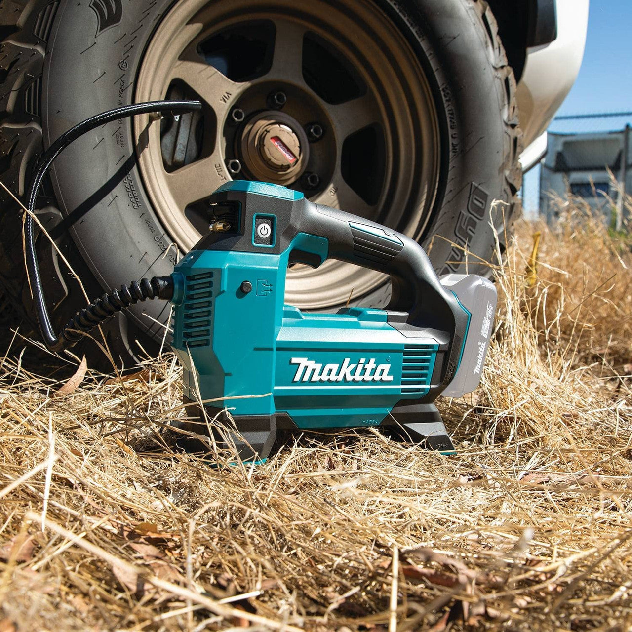 Makita 18V LXT Digital Tyre Pressure Gauge Body Only With LED Job Light DMP181Z
