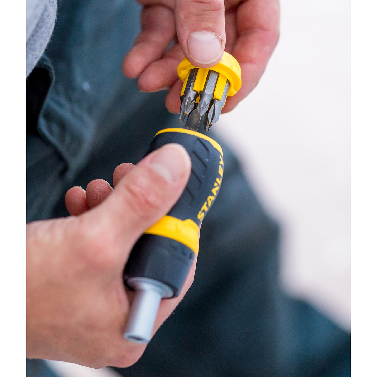 Stanley Stubby Multi-Bit Ratcheting Screwdriver 6 Bits Built In storage 0-66-358