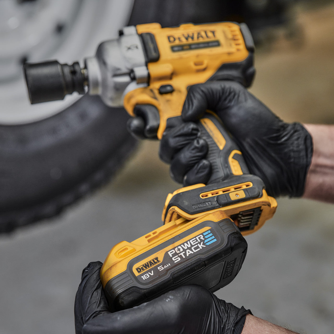Dewalt DCF891H2T 18V XR Brushless 1/2" Hog Ring Impact Wrench (2 x Powerstack Batteries)