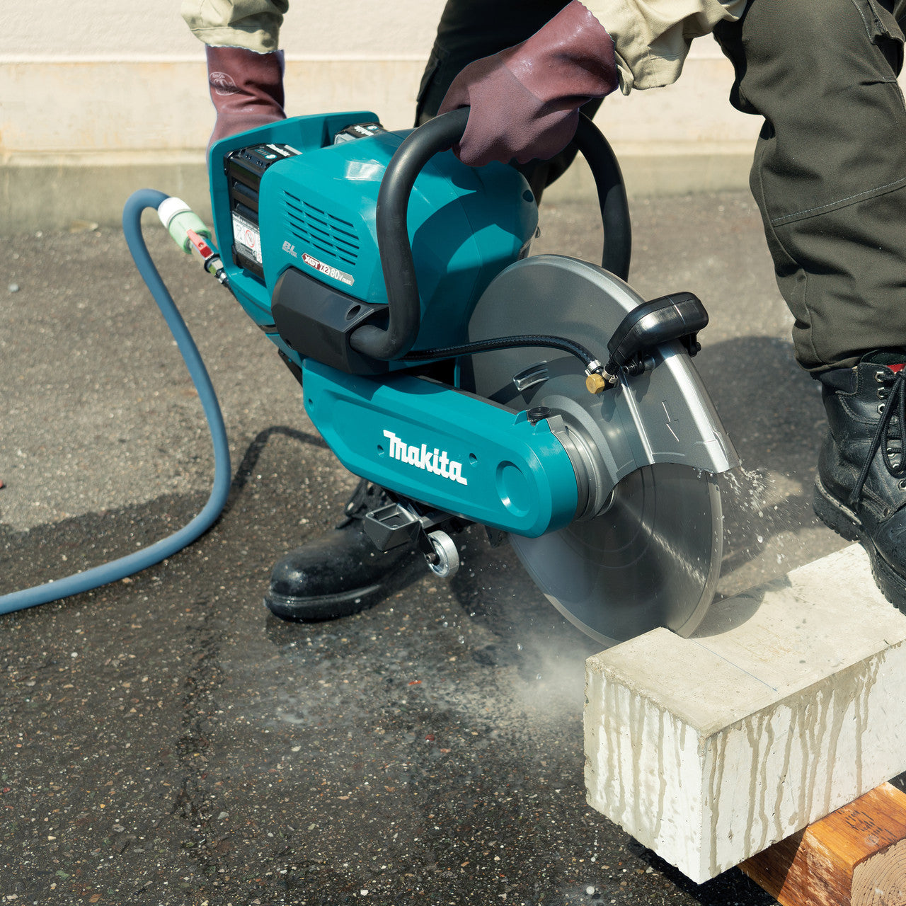Makita XGT Power Cutter Twin 40Vmax Body Only Brushless Blower & Light CE001GZ