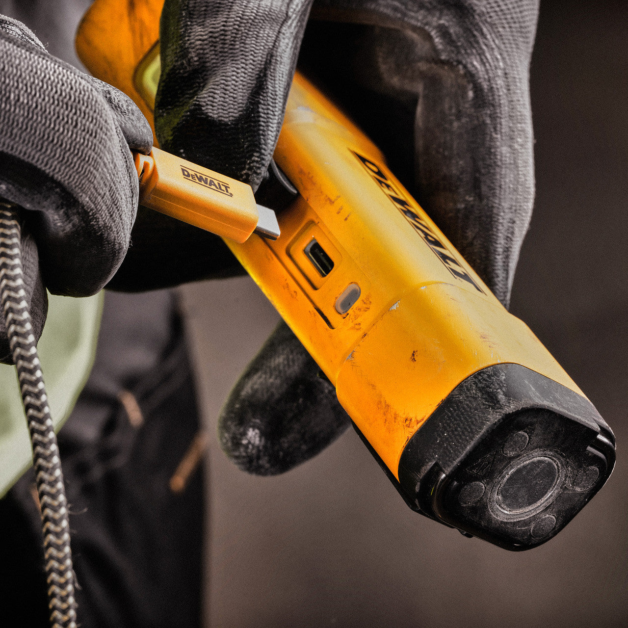 Dewalt DCL183 3.6V Rechargeable USB-C Flashlight
