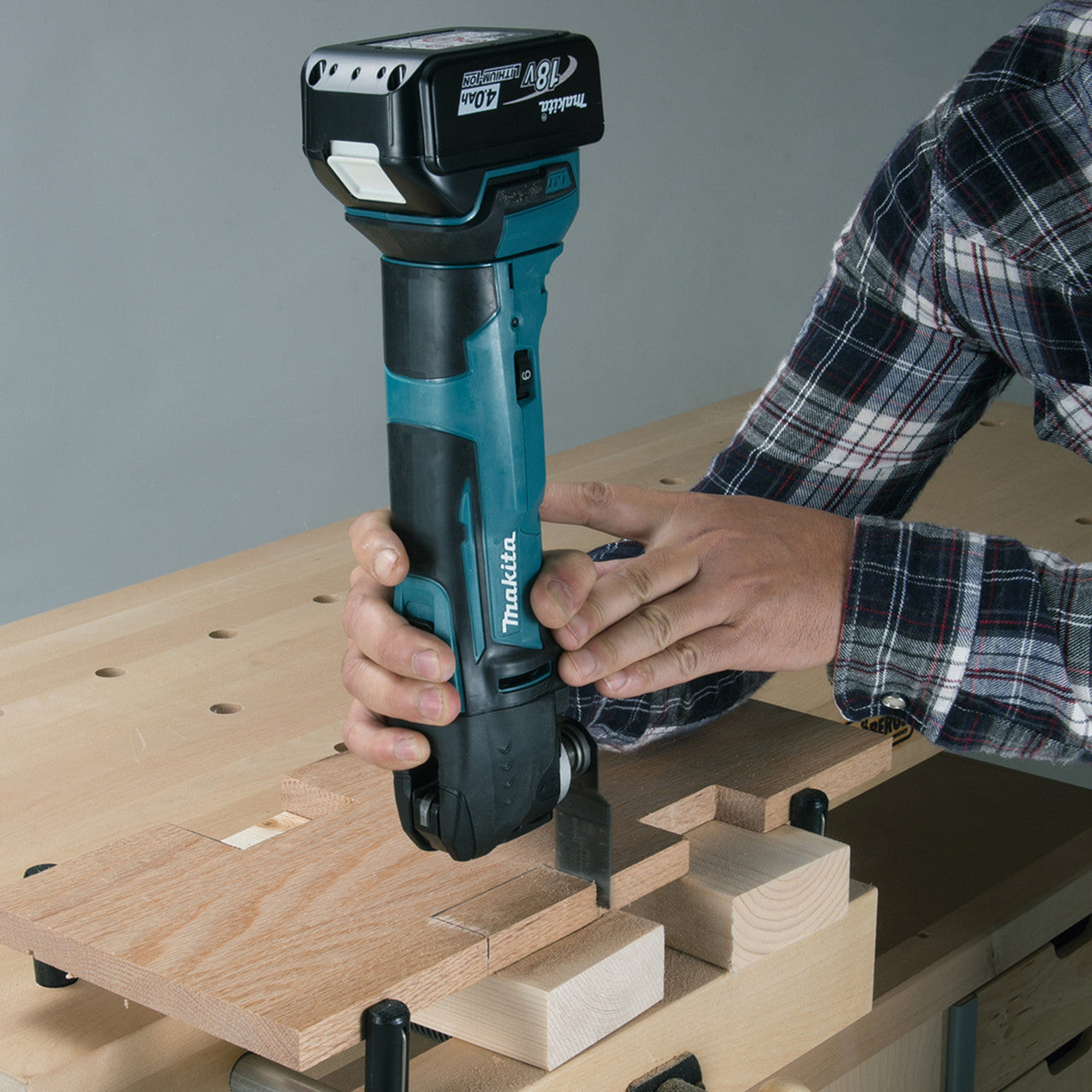 Makita 18V LXT Multi Tool Body Only Tool Less Blade Change 390W DTM51Z