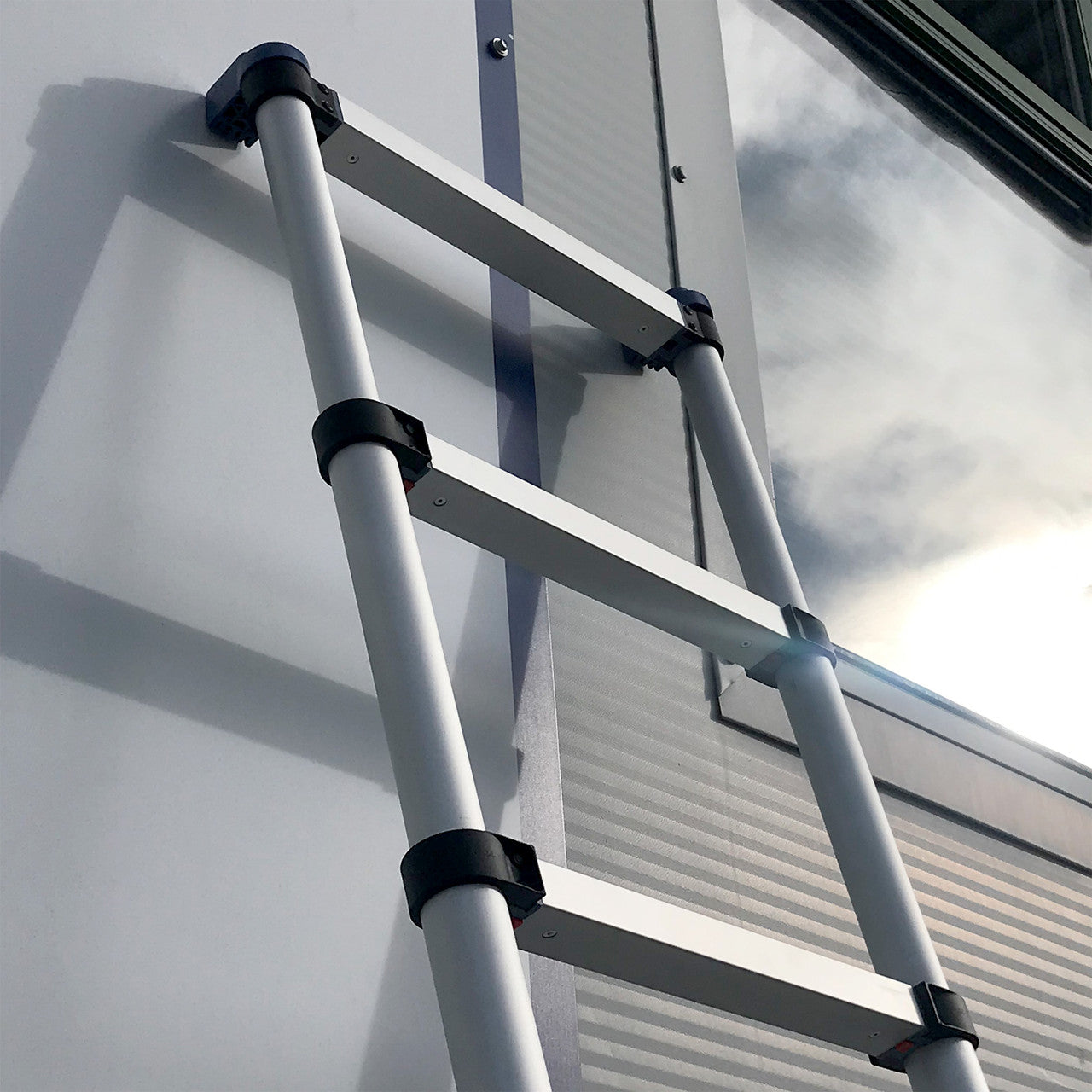 BuildCraft TaskLadder Soft Close Telescopic Ladder with Folding Feet 3.2m SR10102