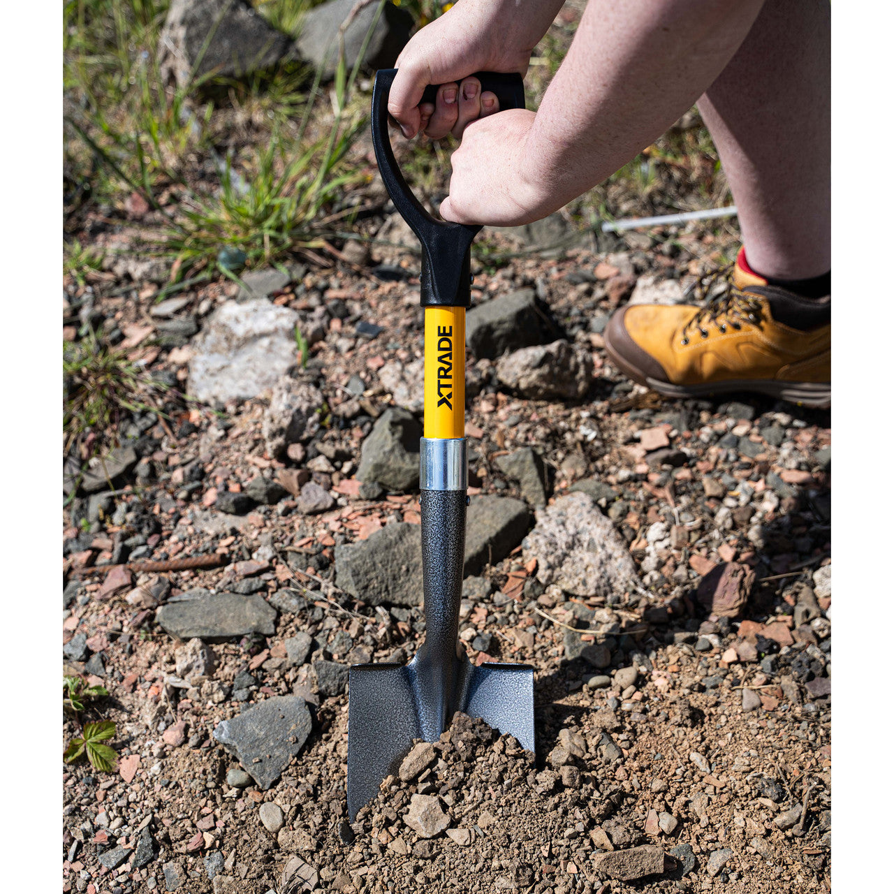 XTrade Micro Shovel Twinpack Length 670mm Round Blade And Square Blade X1300003