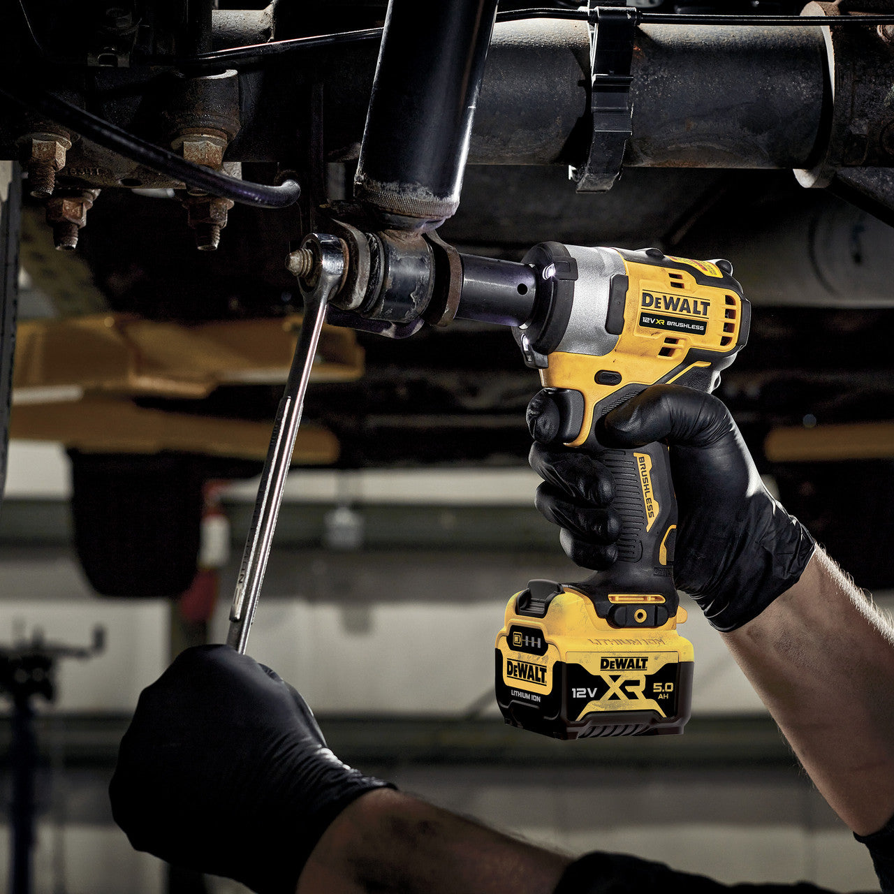 Dewalt DCF901P1 12V XR Brushless 1/2" Impact Wrench (1 x 5.0Ah Battery)