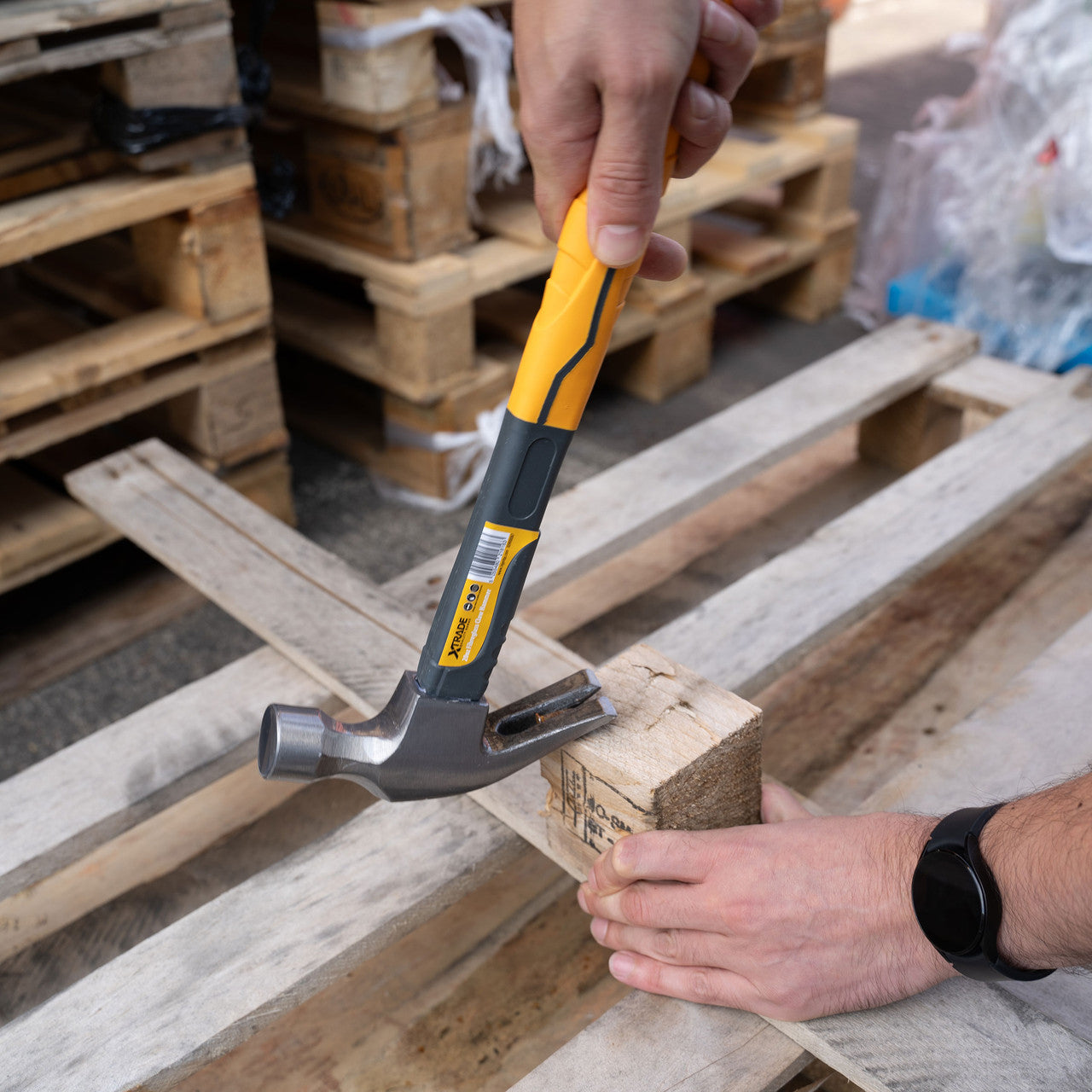 XTrade Claw Hammer With Fibreglass Rubber Grip Handle 8oz X0900085