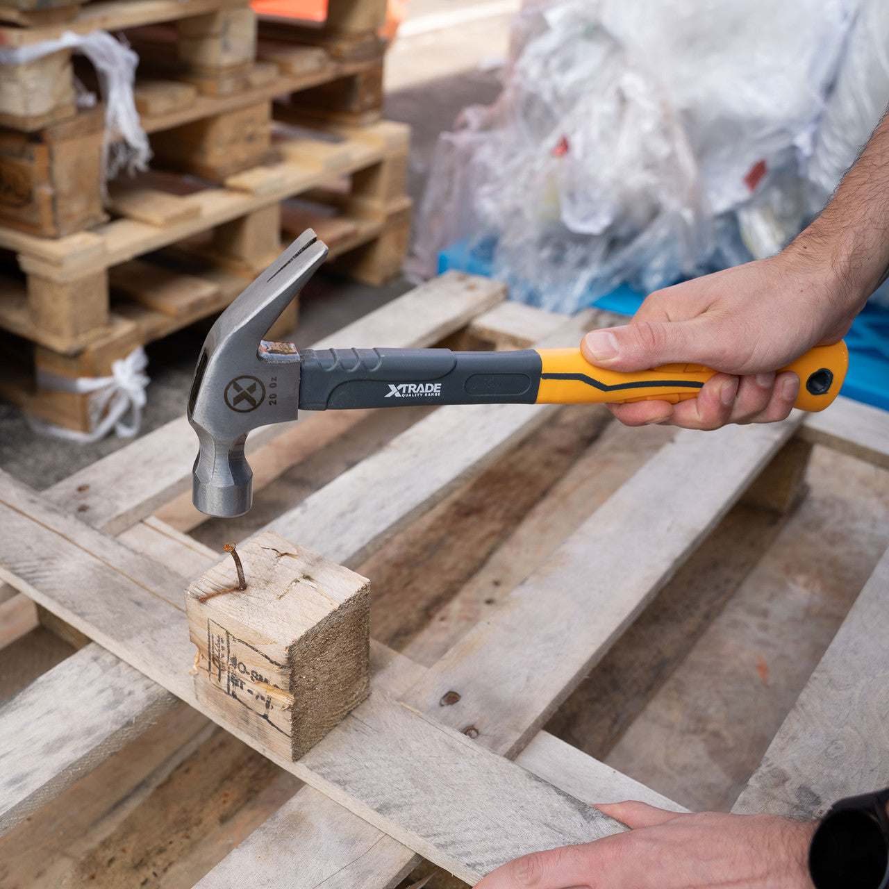 XTrade Claw Hammer With Fibreglass Rubber Grip Handle 8oz X0900085