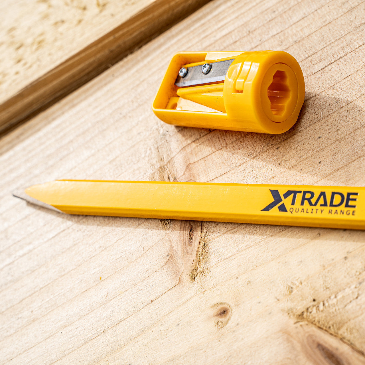 XTrade X0900240 Carpenters 10 Pencils and Sharpener Set