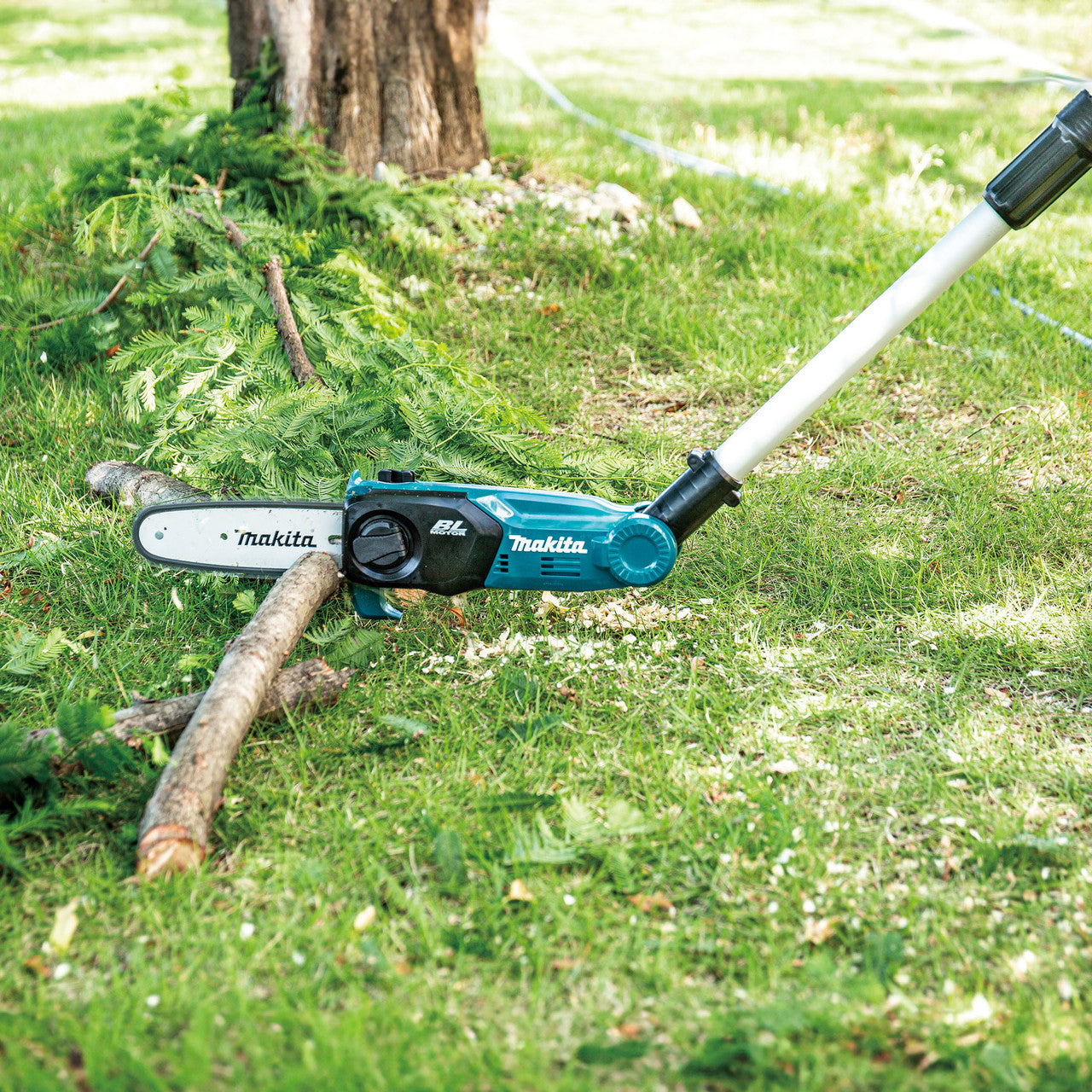 Makita 18V LXT Pole Saw Body Only Chain Length 20cm Brushless DUA200Z