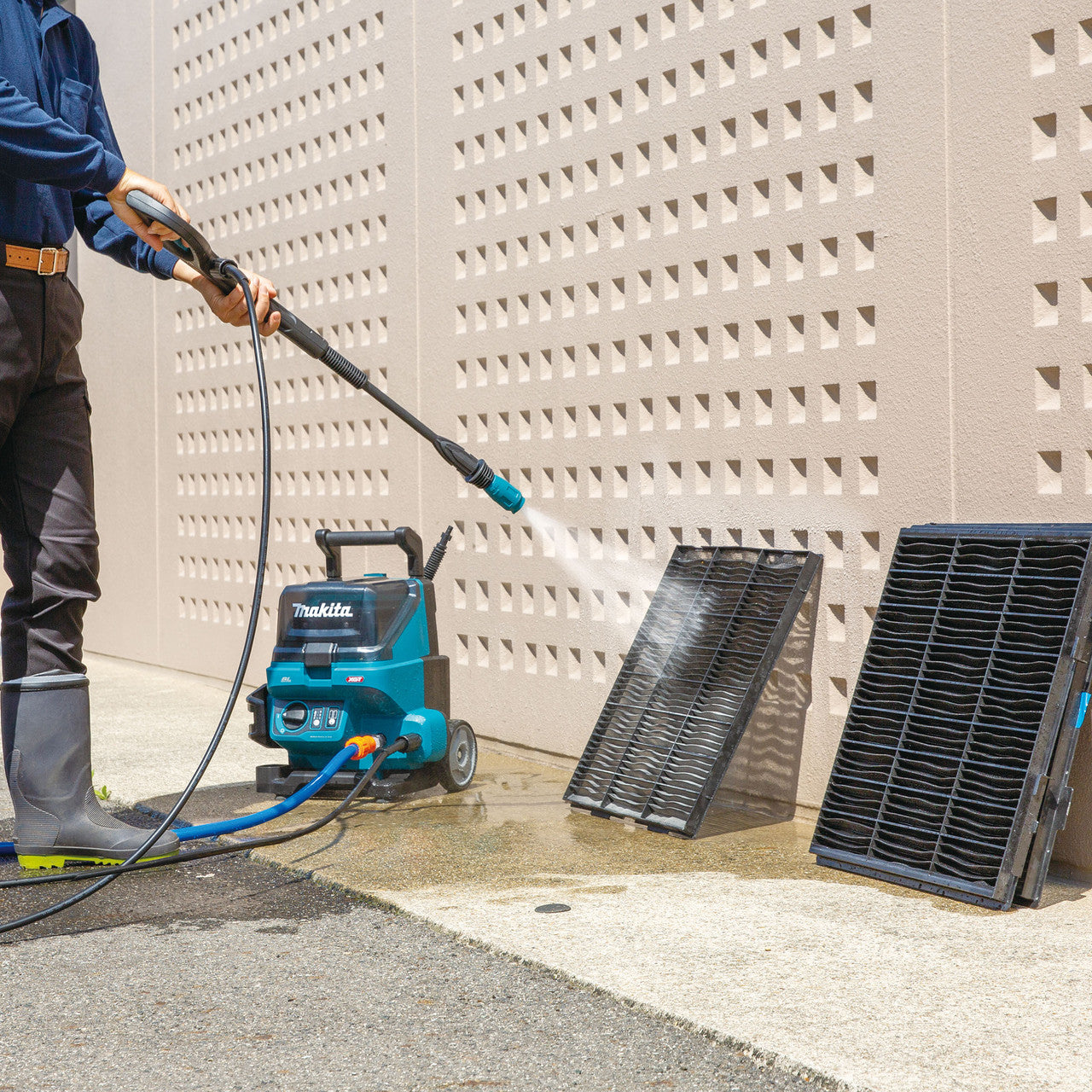 Makita 40VMax XGT High Power Pressure Washer Body Only 115 bar 420 L/h HW001GZ