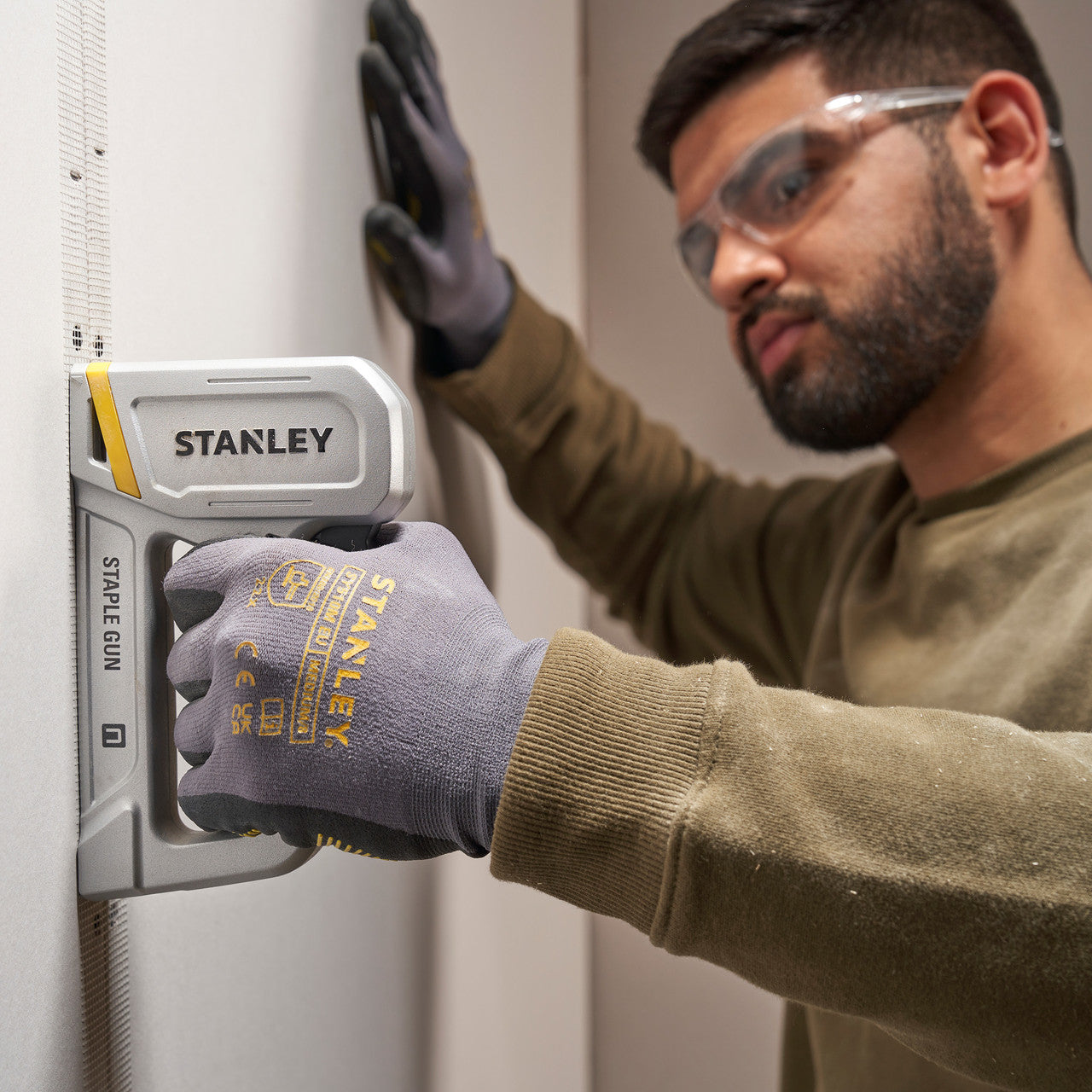 Stanley STHT70150-0 Heavy-Duty Staple Gun